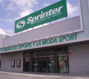 La cadena deportiva Sprinter Megacentros abre un local mientras cierre otros tres