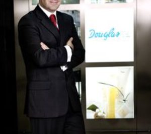 Douglas Spain estrena director general