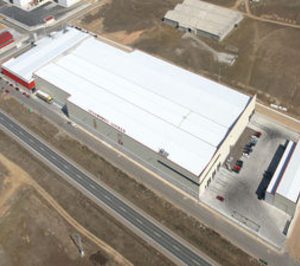 Luengo mejora ingresos y la presencia de su marca propia