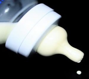 Capsa entra en leches infantiles en comunión con Hero