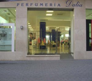 Mera Arrocha sustituye Niza por Dalia y cierra tres locales