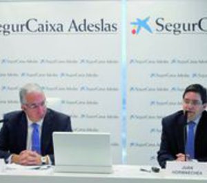 SegurCaixa Adeslas gana 100,2 M e ingresa primas de 2.098 M