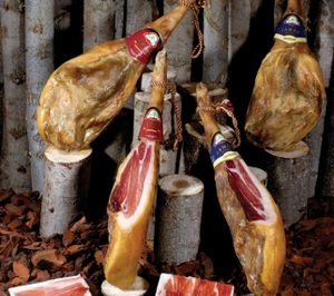 Restauración y libreservicio impulsan a Cárnicas Zurita