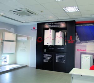 Saunier y Vaillant inauguran sendas exposiciones en Vitoria