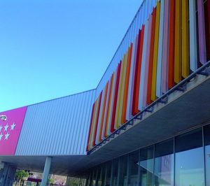 Gradhermetic viste de color el nuevo polideportivo de Alcalá de Henares