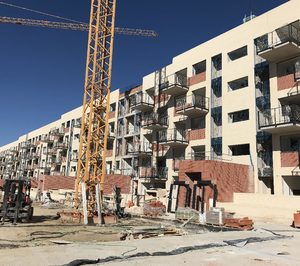 Tau se desprende de la azulejera Deltaker