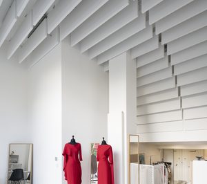 Armstrong viste una tienda de alta costura con sus techos