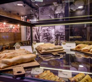 Una nueva enseña de pizza al corte abre su primera franquicia