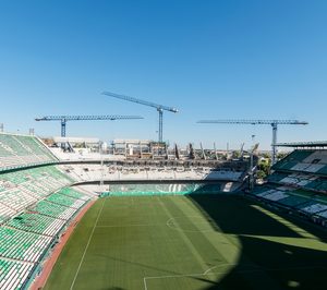 Grúas Linden Comansa en el estadio del Real Betis