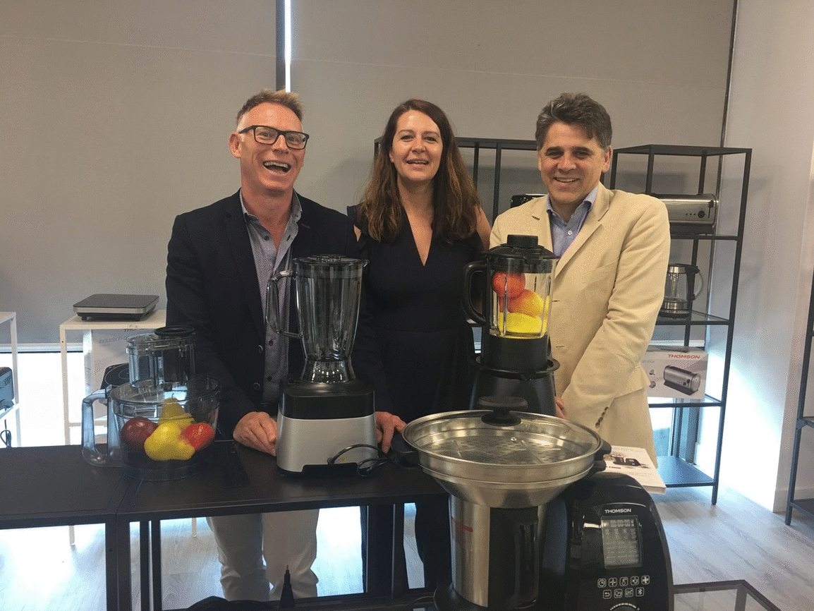 Diferentes momentos de la presentación por parte del Grupo Admea de sus marcas 'Schneider', 'Thomson', 'Radiola', 'Schaub Lorenz' y 'Oxygen Audio' en su showroom de Alcobendas (Madrid)