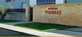 Bodegas Piqueras invierte en más capacidad y se acerca al consumidor joven
