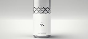 Nine Water lanza agua mineral de origen glaciar en un innovador envase