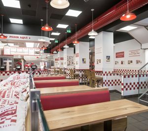 Five Guys comienza a dar servicio a domicilio con Deliveroo