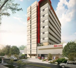 ADH firma su primer acuerdo internacional con la gestión del Ibis Barranquilla