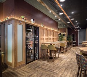 Altro equipa el restaurante malagueño Palocortado con el nuevo suelo Ensemble