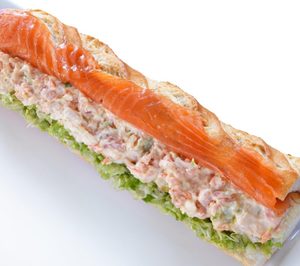 Ahumados Domínguez presenta un bocadillo especial para su The Salmon Corner