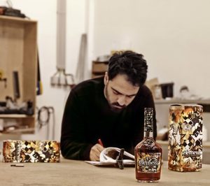 Hennessy se asocia con Vhils para la nueva edición de su cognac Very Special