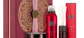 Rituals renueva sus cofres de regalo de Navidad y amplía su gama capilar