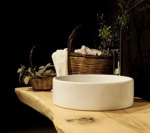 Elia presenta encimeras de baño de madera maciza