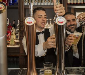 La industria de bebidas sale al rescate de la hostelería