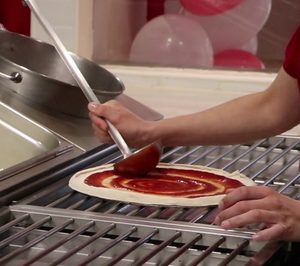 Una cadena de fast food reduce su oferta en Huelva