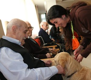 Avances en el cuidado de personas con Alzheimer: Numerosas soluciones materiales, pero siguen faltando recursos