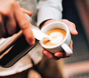 Una cadena de cafeterías y delicatessen abre un nuevo local