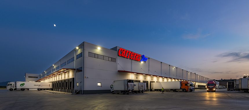 Trilux ilumina la plataforma logística de Grupo Carreras en Masquefa