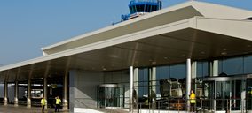 La carga aérea descendió un 26,3% en 2020