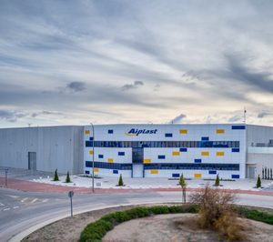 Aiplast instala un equipo de impresión en su nueva planta