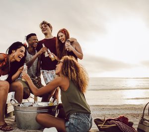 Las hard-seltzer dinamizan la categoría de bebidas para adultos