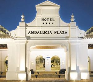 H10 traspasa uno de sus hoteles a Bain Capital y Stoneweg
