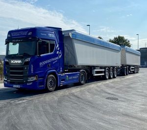 Bodegotrans incorpora a su flota el primer duotrailer basculante