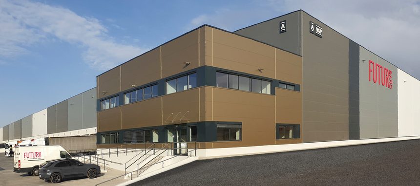 Una especialista en baño estrena fábrica y almacén en Madrid