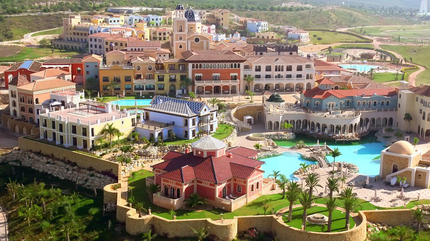 El complejo hotelero Meliá Villaitana realiza reformas para ampliar su oferta gastronómica y de ocio