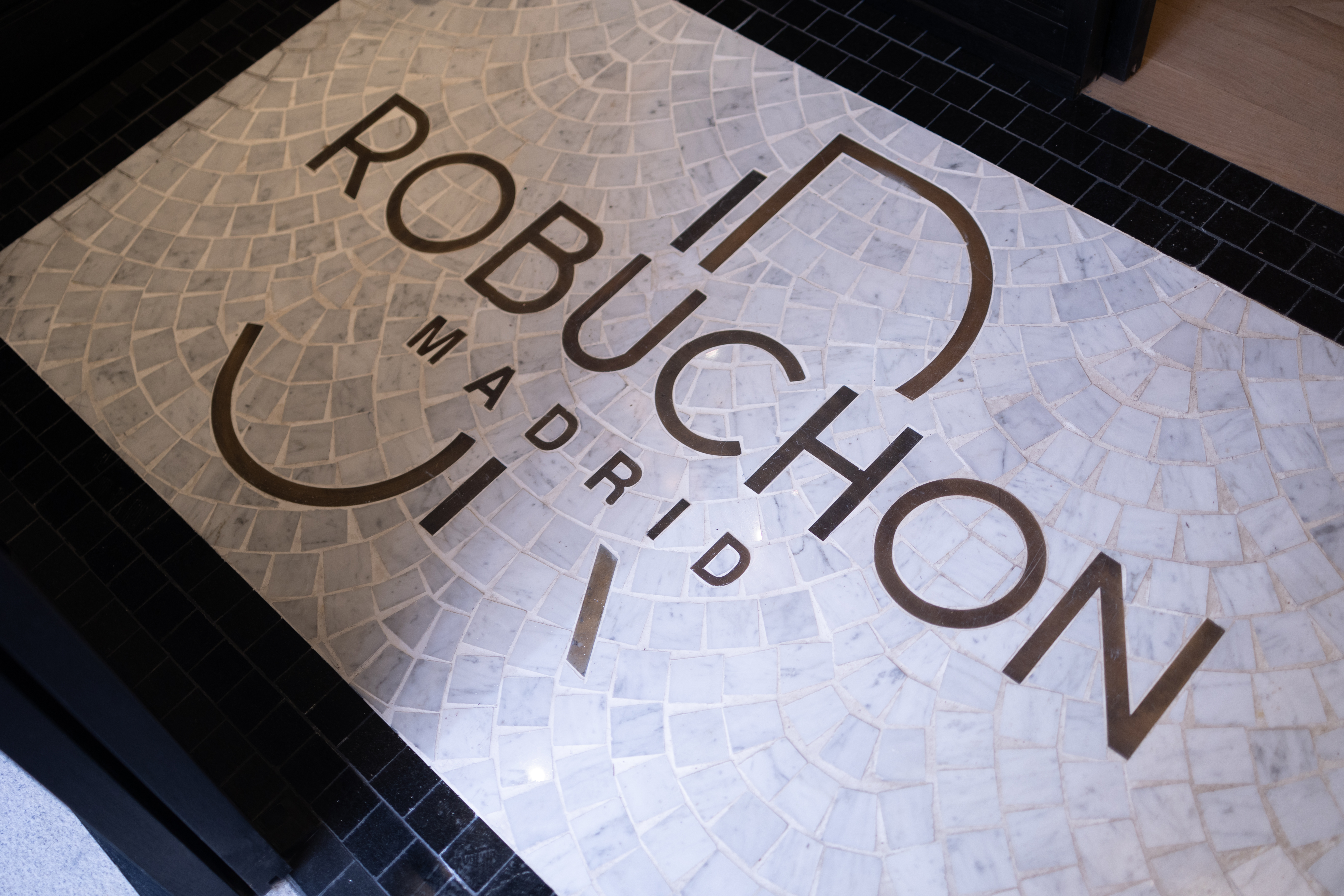 Robuchon completa su desembarco en España