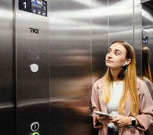 TK Elevator lanza el nuevo ascensor nativo digital EOX