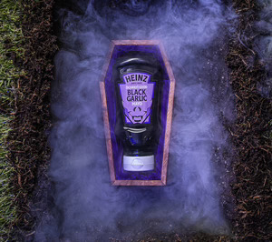 Heinz lanza la nueva mayonesa Black Garlic Mayo por halloween