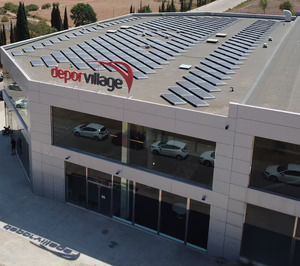 Deporvillage invierte en energía solar fotovoltaica