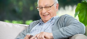 Barcelona adjudica a cuatro operadores geriátricos 15 complejos de viviendas municipales para mayores