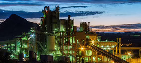 Cemex España invertirá en la descarbonización de su planta de Alicante