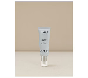 Two Poles suma una nueva referencia con la crema hidratante Cica Face Cream