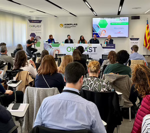 Más de 120 profesionales analizan la regulación de los plásticos en la cuarta edición de OKPlast
