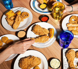 Una joven marca de pollo frito estudia fórmulas de crecimiento