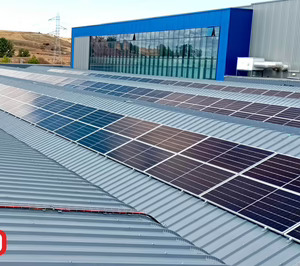 Grupo Komtes reduce su factura energética con la instalación de paneles solares