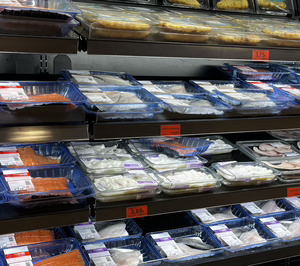 Un grande del pescado congelado entra en pescadería moderna refrigerada vía Mercadona